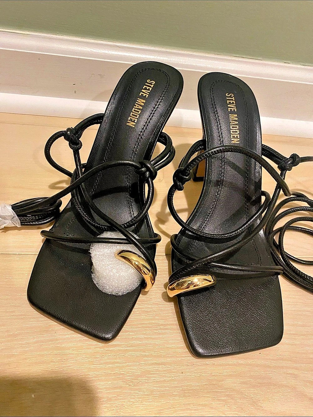 Steve Madden Black Strappy Heels US 7 - NEW - size 7